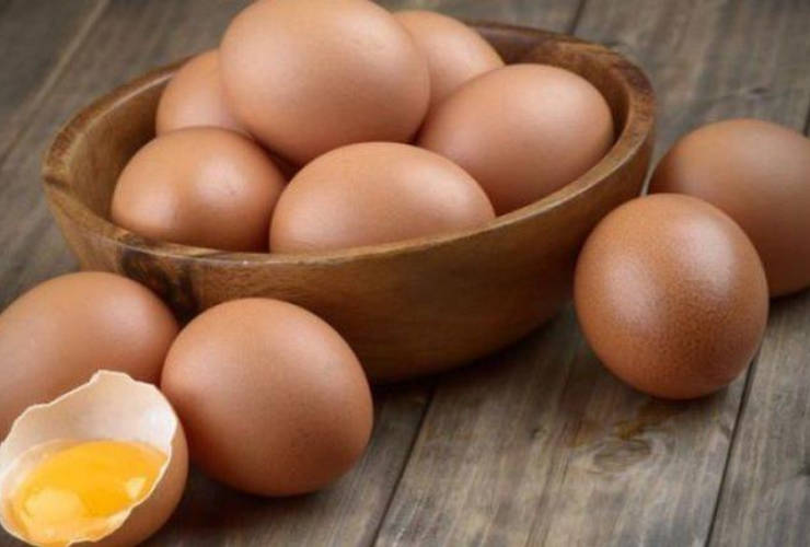 Αυγά ωμά.
