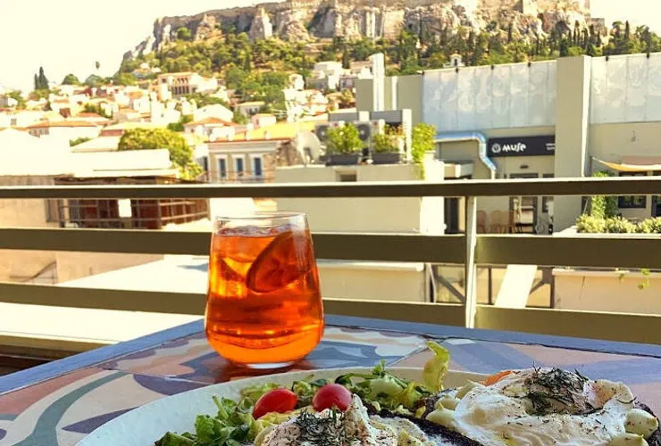 Brunch με θέα την Ακρόπολη.