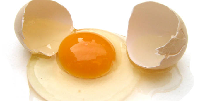 Μαγειρεμένα η ωμά αυγά
